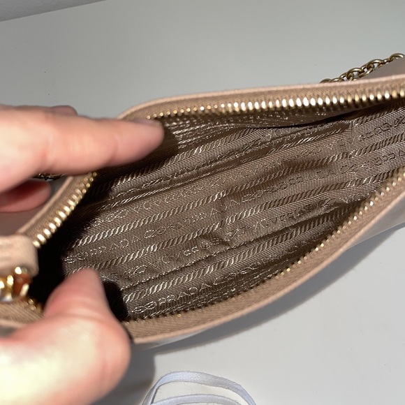 Prada 2005 Re-Edition Saffiano in Cameo Beige - Picture 7 of 16